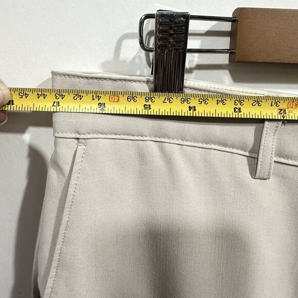 HAGGAR Comfort Equipped Chino Shorts Men's 34 x 8 Beige Golf Performance - Picture 13 of 15